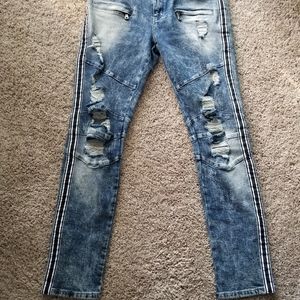 Rue 21 slim with strips down the side. Stretching